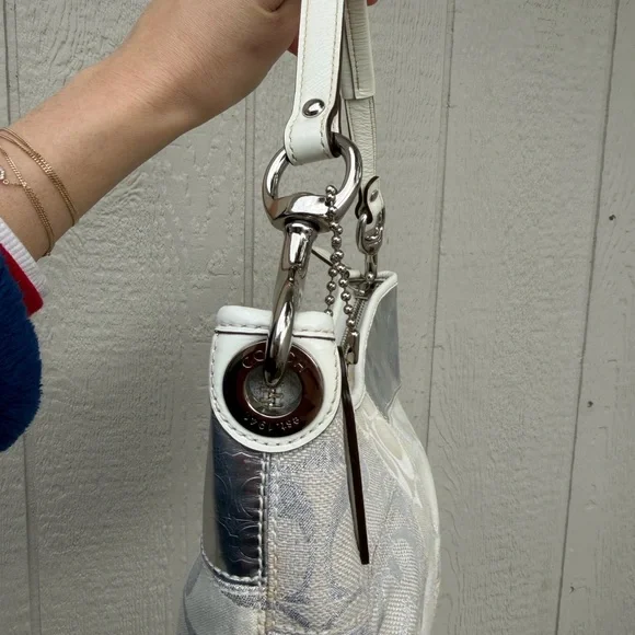 Y2K Coach Metallic Silver and withe Shoulder Bag 13495 - Picture 5 of 9